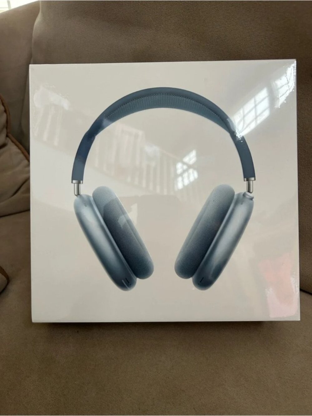 Apple AirPods Max Wireless Over-Ear Headphones in Blue